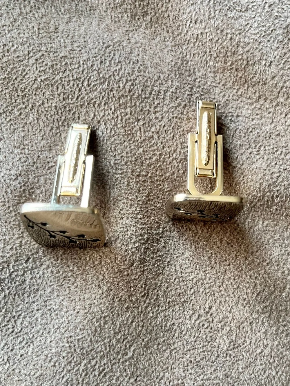 Vintage cuff links. Gold tone with texture and pattern. Great condition.